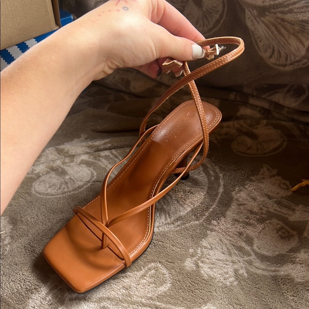 Elegant Tan Strappy Sandals